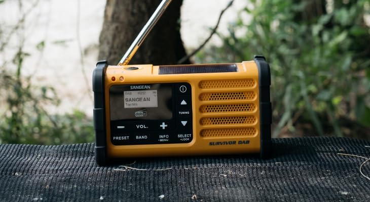 Sangean MMR-88 DAB, radio de emergencia con manivela y carga solar, DAB+ / FM, camuflaje