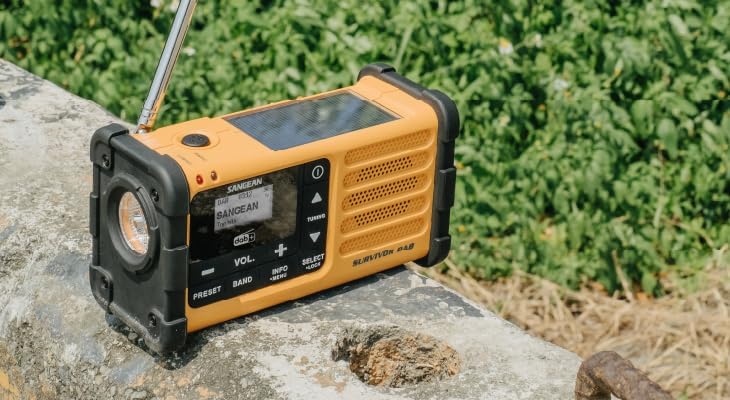 Sangean MMR-88 DAB, radio de emergencia con manivela y carga solar, DAB+ / FM, camuflaje